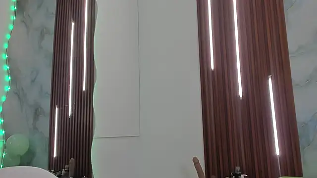 zoee lovv online show from March 18, 3:09 am