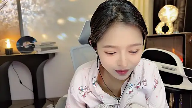 Snapshot of xiaodaibabyy chatting on February 19, 4:33 pm xiaodaibabyy online show from February 19, 4:33 pm