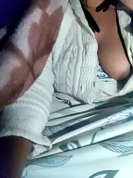 Snapshot of lovelyruhi chatting on December 14, 6:09 pm lovelyruhi online show from December 14, 6:09 pm