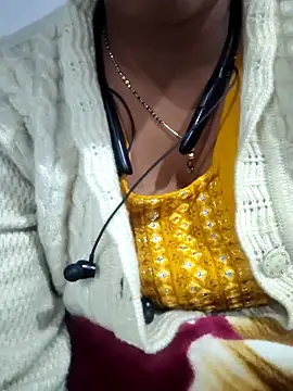 Snapshot of lovelyruhi chatting on January 6, 11:18 am lovelyruhi online show from January 6, 11:18 am