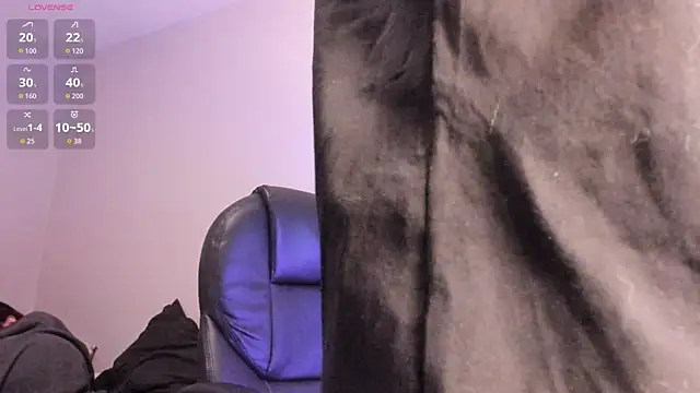 Snapshot of Carlasxdreams chatting on April 25, 12:24 am Carlasxdreams online show from April 25, 12:24 am