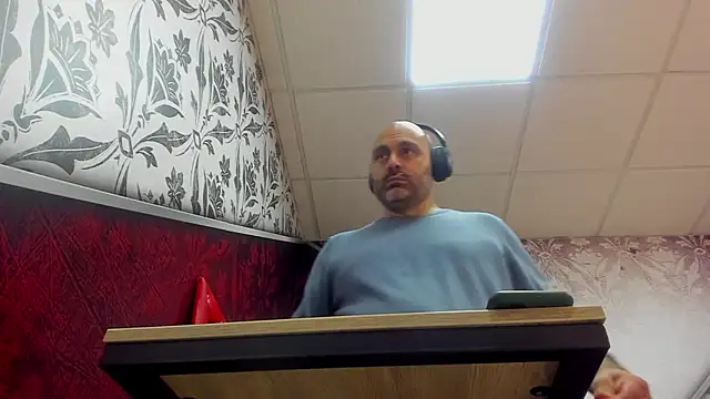 Gabriel Harmant online show from December 2, 1:46 pm