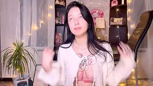 Snapshot of EmmaKittyCat chatting on November 21, 6:17 pm EmmaKittyCat online show from November 21, 6:17 pm