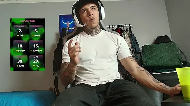 Nickhot0609 online show from March 24, 9:09 pm