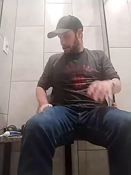 Snapshot of axelongshaft69 chatting on December 16, 6:16 pm axelongshaft69 online show from December 16, 6:16 pm