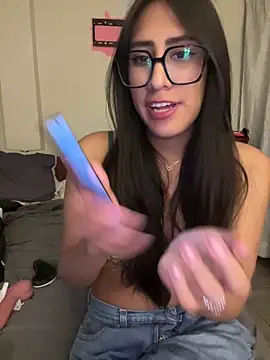 AleFantasy0001 online show from September 21, 4:58 am