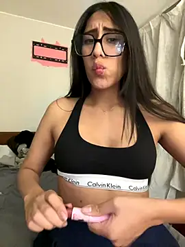 AleFantasy0001 online show from October 3, 4:09 am