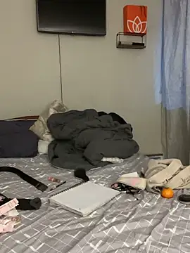 AleFantasy0001 online show from October 17, 3:42 am