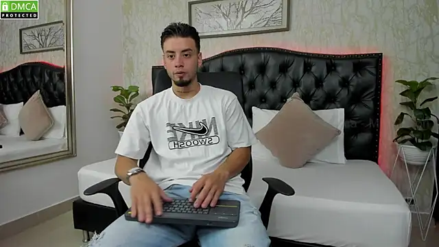 Snapshot of MattDevon chatting on January 18, 4:53 pm MattDevon online show from January 18, 4:53 pm