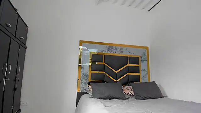 Snapshot of MattDevon chatting on October 4, 10:19 pm MattDevon online show from October 4, 10:19 pm