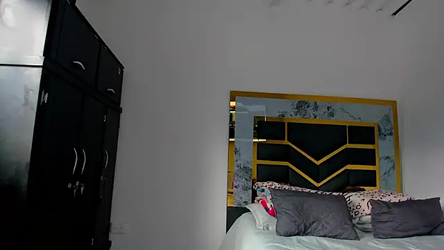 Snapshot of MattDevon chatting on October 17, 10:01 pm MattDevon online show from October 17, 10:01 pm