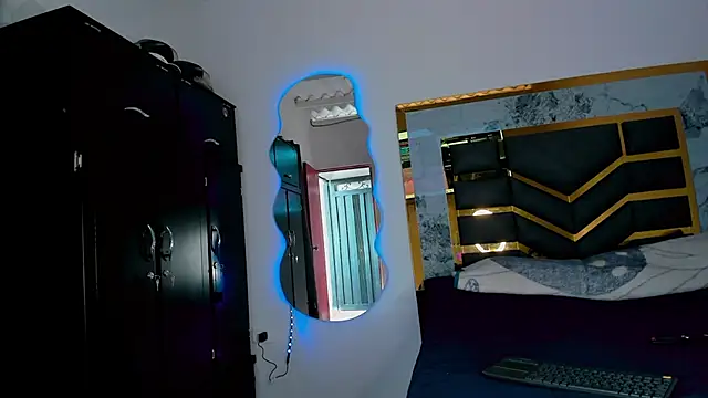 Snapshot of MattDevon chatting on November 5, 9:15 pm MattDevon online show from November 5, 9:15 pm