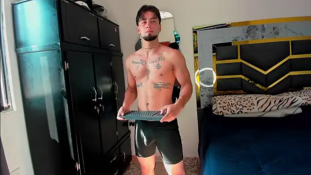 Snapshot of MattDevon chatting on November 8, 7:34 pm MattDevon online show from November 8, 7:34 pm