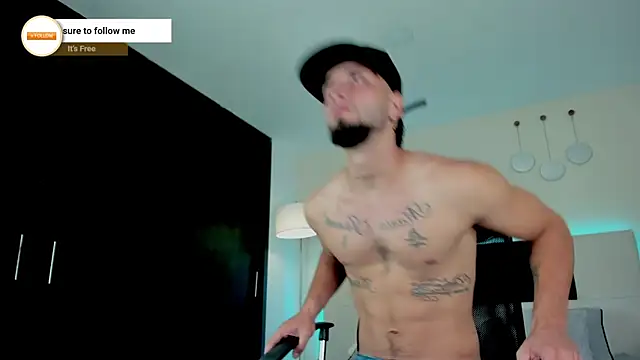 Snapshot of MattDevon chatting on November 25, 3:50 am MattDevon online show from November 25, 3:50 am