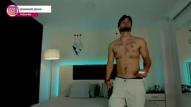 Snapshot of MattDevon chatting on November 26, 3:40 am MattDevon online show from November 26, 3:40 am