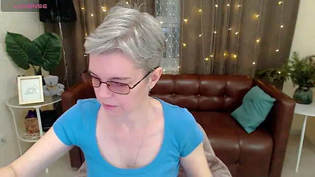 Cutie Erikaa1 online show from December 27, 2:36 am