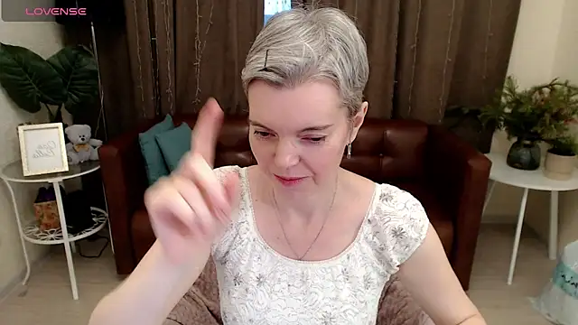 Cutie Erikaa1 online show from January 3, 5:39 am