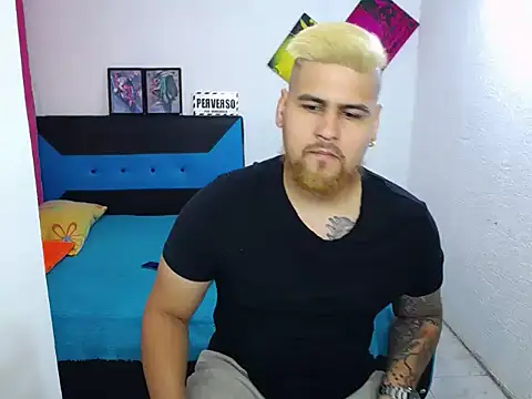 Snapshot of pitbullveryhot chatting on December 2, 9:56 am pitbullveryhot online show from December 2, 9:56 am