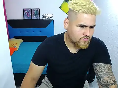 Snapshot of pitbullveryhot chatting on December 2, 1:02 pm pitbullveryhot online show from December 2, 1:02 pm