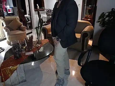 Snapshot of pitbullveryhot chatting on February 6, 6:51 am pitbullveryhot online show from February 6, 6:51 am