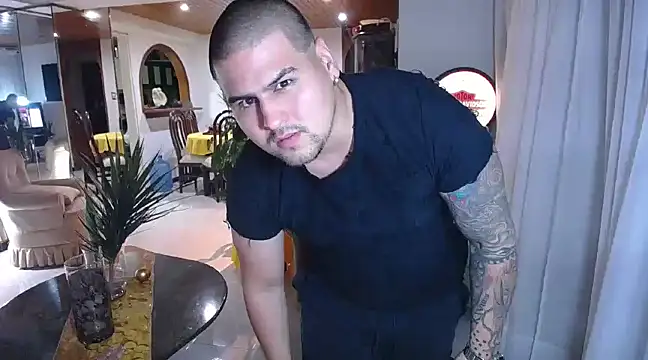 Snapshot of pitbullveryhot chatting on February 9, 8:00 am pitbullveryhot online show from February 9, 8:00 am