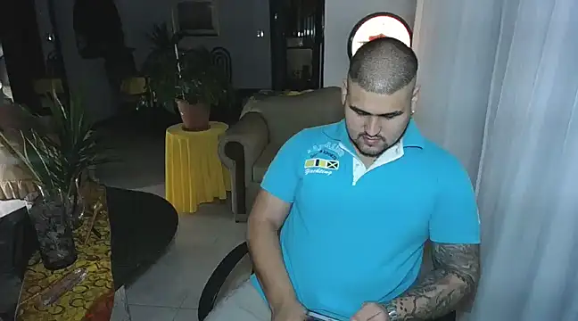 Snapshot of pitbullveryhot chatting on February 12, 5:15 am pitbullveryhot online show from February 12, 5:15 am