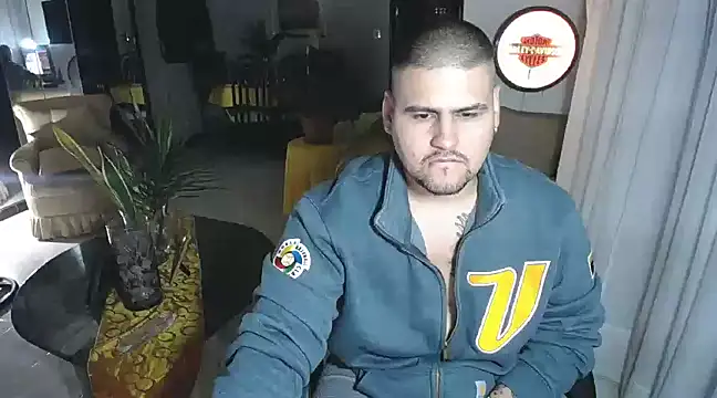 Snapshot of pitbullveryhot chatting on February 13, 6:20 am pitbullveryhot online show from February 13, 6:20 am