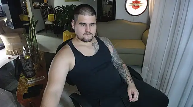 Snapshot of pitbullveryhot chatting on February 18, 10:05 am pitbullveryhot online show from February 18, 10:05 am