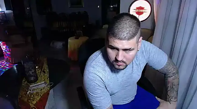 Snapshot of pitbullveryhot chatting on February 26, 8:15 am pitbullveryhot online show from February 26, 8:15 am