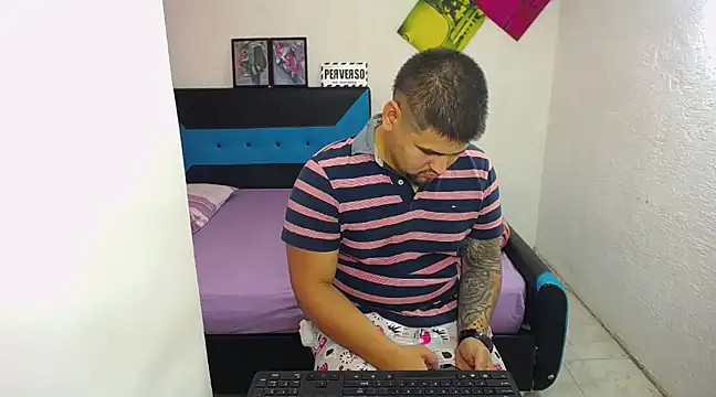 Snapshot of pitbullveryhot chatting on March 9, 7:59 pm pitbullveryhot online show from March 9, 7:59 pm