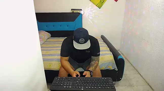 Snapshot of pitbullveryhot chatting on March 15, 3:07 am pitbullveryhot online show from March 15, 3:07 am