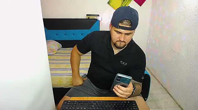 Snapshot of pitbullveryhot chatting on March 15, 6:14 am pitbullveryhot online show from March 15, 6:14 am