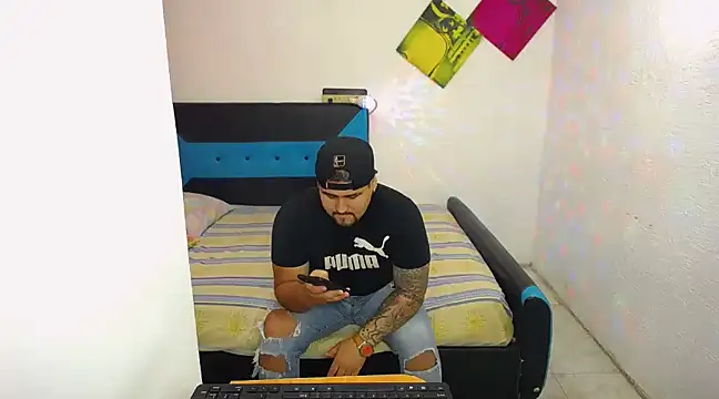 Snapshot of pitbullveryhot chatting on March 18, 6:37 pm pitbullveryhot online show from March 18, 6:37 pm