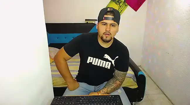 Snapshot of pitbullveryhot chatting on March 18, 9:43 pm pitbullveryhot online show from March 18, 9:43 pm