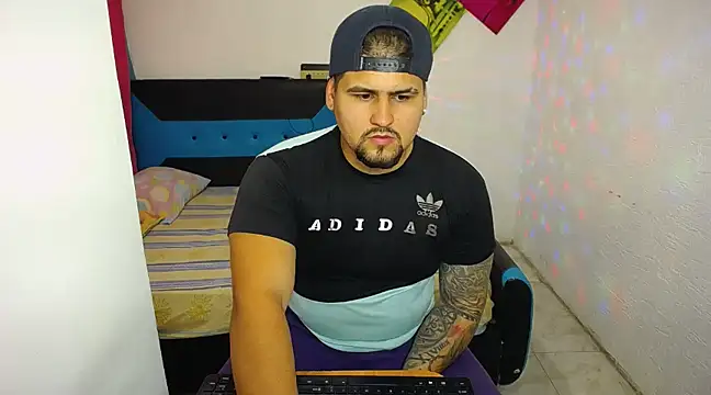 Snapshot of pitbullveryhot chatting on March 19, 4:14 am pitbullveryhot online show from March 19, 4:14 am