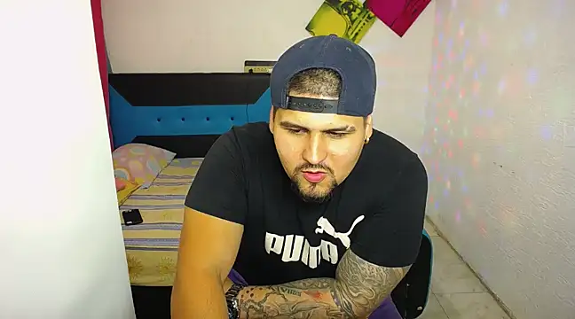 Snapshot of pitbullveryhot chatting on March 19, 7:18 am pitbullveryhot online show from March 19, 7:18 am