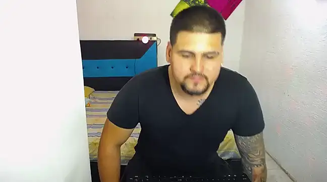 Snapshot of pitbullveryhot chatting on March 21, 3:01 am pitbullveryhot online show from March 21, 3:01 am