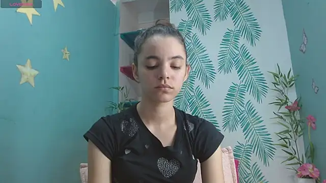 Mia-kalinfa online show from December 1, 4:29 pm