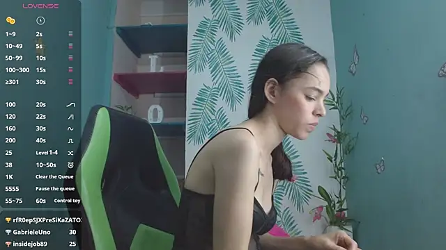 Mia-kalinfa online show from December 9, 6:35 pm