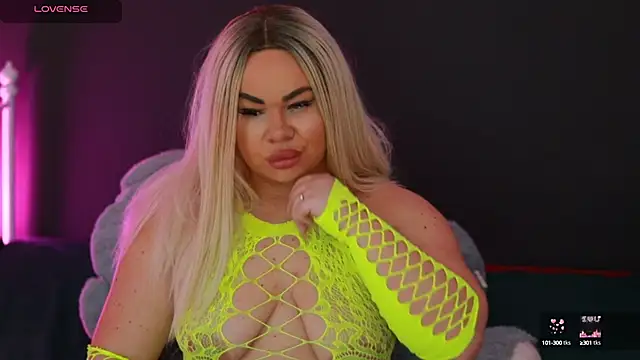 Snapshot of MissLilaa chatting on December 11, 8:39 pm MissLilaa online show from December 11, 8:39 pm