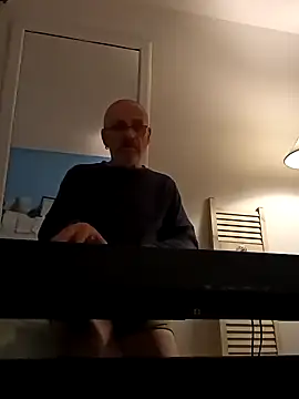 Snapshot of geilerschwanz64 chatting on January 13, 1:45 am geilerschwanz64 online show from January 13, 1:45 am