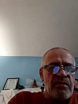 Snapshot of geilerschwanz64 chatting on January 25, 2:04 am geilerschwanz64 online show from January 25, 2:04 am