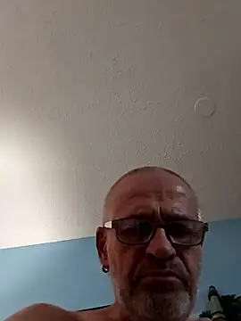 Snapshot of geilerschwanz64 chatting on February 6, 5:57 am geilerschwanz64 online show from February 6, 5:57 am