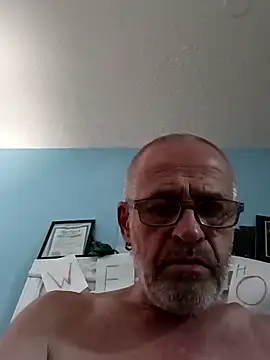 Snapshot of geilerschwanz64 chatting on February 6, 6:24 pm geilerschwanz64 online show from February 6, 6:24 pm