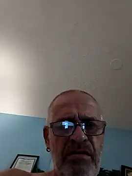 Snapshot of geilerschwanz64 chatting on February 8, 2:27 pm geilerschwanz64 online show from February 8, 2:27 pm