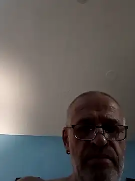 Snapshot of geilerschwanz64 chatting on February 12, 8:18 pm geilerschwanz64 online show from February 12, 8:18 pm