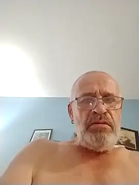 Snapshot of geilerschwanz64 chatting on September 26, 8:40 am geilerschwanz64 online show from September 26, 8:40 am