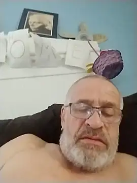 Snapshot of geilerschwanz64 chatting on October 3, 3:03 am geilerschwanz64 online show from October 3, 3:03 am