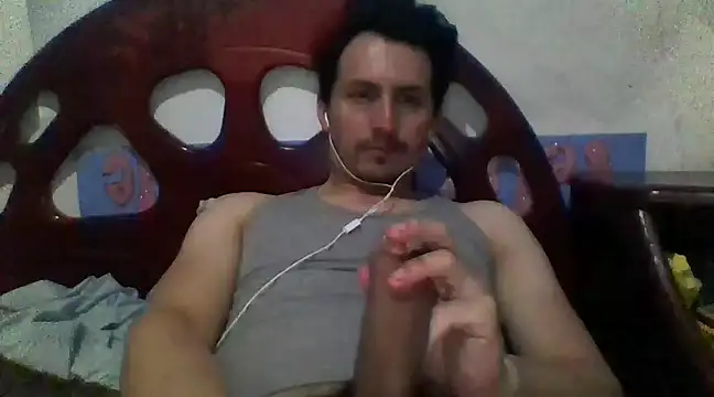 Snapshot of alez5939 chatting on December 10, 4:02 am alez5939 online show from December 10, 4:02 am
