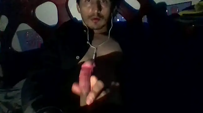 Snapshot of alez5939 chatting on December 11, 6:25 am alez5939 online show from December 11, 6:25 am